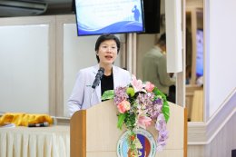 กลุ่มผู้สนับสนุนครอบครัว อนุสรณ์สถานสันติภาพแห่งสหประชาชาติ สาธารณรัฐเกาหลี และคณะเยาวชนจากอนุสรณ์สถานสันติภาพแห่งสหประชาชาติ เยี่ยมพร้อมมอบถุงของขวัญเพื่อสร้างขวัญกำลังใจ