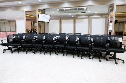 บริจาคเงิน จำนวน 100,000.- บาท พร้อมด้วยเก้าอี้สำนักงานให้แก่โรงพยาบาลทหารผ่านศึก จำนวน 92 ตัว มูลค่า 173,880.- บาท