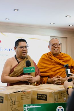 บริจาคเงิน จำนวน 100,000.- บาท พร้อมด้วยเก้าอี้สำนักงานให้แก่โรงพยาบาลทหารผ่านศึก จำนวน 92 ตัว มูลค่า 173,880.- บาท