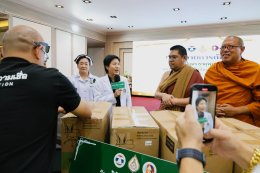 บริจาคเงิน จำนวน 100,000.- บาท พร้อมด้วยเก้าอี้สำนักงานให้แก่โรงพยาบาลทหารผ่านศึก จำนวน 92 ตัว มูลค่า 173,880.- บาท