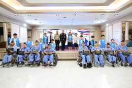 กลุ่มผู้สนับสนุนครอบครัว อนุสรณ์สถานสันติภาพแห่งสหประชาชาติ สาธารณรัฐเกาหลี และคณะเยาวชนจากอนุสรณ์สถานสันติภาพแห่งสหประชาชาติ เยี่ยมพร้อมมอบถุงของขวัญเพื่อสร้างขวัญกำลังใจ