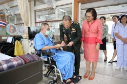 พลเอก เดชนิธิศ เหลืองงามขำ ผอ.อผศ. และนายก สมศ. ร่วมอำลาทหารผ่านศึก ที่รพ.ผศ.