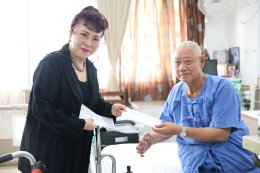 มูลนิธิกฤตานุสรณ์ ในพระบรมราชูปถัมภ์ และคณะ เยี่ยมบำรุงขวัญทหารผ่านศึกที่พักรักษาตัว