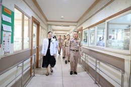 ผู้บัญชาการทหารเรือ เข้าเยี่ยมเยียนและมอบเงินช่วยเหลือแก่ เรือตรี นอม สุวรรณพิทักษ์