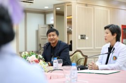 คุณเมธี คำแหง ประธานกรรมการดำเนินการสหกรณ์ออมทรัพย์ บริษัท วิทยุการบินแห่งประเทศไทย จำกัด และคณะ เยี่ยมบำรุงขวัญ