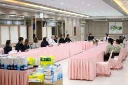 คุณเมธี คำแหง ประธานกรรมการดำเนินการสหกรณ์ออมทรัพย์ บริษัท วิทยุการบินแห่งประเทศไทย จำกัด และคณะ เยี่ยมบำรุงขวัญ