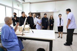 คุณเมธี คำแหง ประธานกรรมการดำเนินการสหกรณ์ออมทรัพย์ บริษัท วิทยุการบินแห่งประเทศไทย จำกัด และคณะ เยี่ยมบำรุงขวัญ