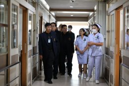 คุณเมธี คำแหง ประธานกรรมการดำเนินการสหกรณ์ออมทรัพย์ บริษัท วิทยุการบินแห่งประเทศไทย จำกัด และคณะ เยี่ยมบำรุงขวัญ