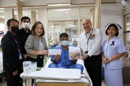 คุณเมธี คำแหง ประธานกรรมการดำเนินการสหกรณ์ออมทรัพย์ บริษัท วิทยุการบินแห่งประเทศไทย จำกัด และคณะ เยี่ยมบำรุงขวัญ