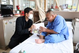 คุณเมธี คำแหง ประธานกรรมการดำเนินการสหกรณ์ออมทรัพย์ บริษัท วิทยุการบินแห่งประเทศไทย จำกัด และคณะ เยี่ยมบำรุงขวัญ