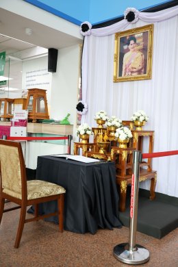 นขต.รพ.ผศ. ร่วมลงนามถวายความอาลัยแด่ สมเด็จพระนางเจ้าสิริกิติ์ พระบรมราชินีนาถ พระบรมราชชนนีพันปีหลวง