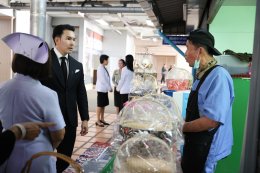 ดร.อธิชาติ ชุมนานนท์ (คุณอั้ม) และคณะจาก บริษัท อทิสเมด โกลบอล จำกัด ในโอกาสเข้าเยี่ยมให้กำลังใจทหารผ่านศึก