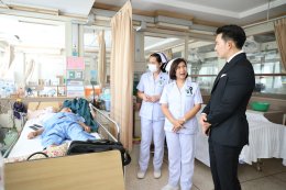 ดร.อธิชาติ ชุมนานนท์ (คุณอั้ม) และคณะจาก บริษัท อทิสเมด โกลบอล จำกัด ในโอกาสเข้าเยี่ยมให้กำลังใจทหารผ่านศึก