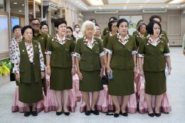 คุณหญิง แสงดือน ณ นคร ประธานกรรมการมูลนิธิสงเคราะห์ครอบครัวทหารผ่านศึก ในพระราชูปถัมภ์สมเด็จพระศรีนครินทราบรมราชชนนี พร้อมด้วยคณะกรรมการฯ มอบเงินบำรุงขวัญ ถุงยังชีพและอาหารกล่อง ให้แก่ผู้ป่วยทหารผ่านศึกที่พักรักษาตัว ณ รพ.ผศ.