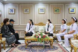 คุณประวิทย์ และคุณอรัญญา มาลีนนท์ เข้าเยี่ยมบำรุงขวัญทหารผ่านศึกที่ได้รับบาดเจ็บจากการปฏิบัติหน้าที่ 