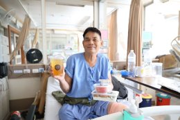 คุณประวิทย์ และคุณอรัญญา มาลีนนท์ เข้าเยี่ยมบำรุงขวัญทหารผ่านศึกที่ได้รับบาดเจ็บจากการปฏิบัติหน้าที่ 