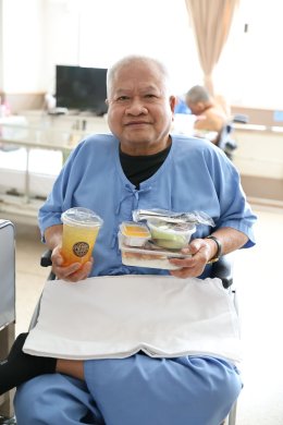 คุณประวิทย์ และคุณอรัญญา มาลีนนท์ เข้าเยี่ยมบำรุงขวัญทหารผ่านศึกที่ได้รับบาดเจ็บจากการปฏิบัติหน้าที่ 