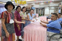 กลุ่มดนตรีบำบัด สว.มธ. นำโดย คุณสดใส รุ่งโพธิ์ทอง เป็นหัวหน้าคณะร่วมกับคณะ สว.มธ.ได้จัดกิจกรรมแสดงดนตรี เพื่อกล่อมขวัญทหารกล้า โดยมีการจัดเลี้ยงอาหารว่าง พร้อมทั้งมอบเงิน เพื่อเป็นขวัญกำลังใจ แก่ผู้ป่วยทหารผ่านศึก