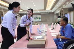 พลโท ชิดชนก  นุชฉายา รอง ผอ.สปท. ได้เข้าเยี่ยมและได้มอบของที่ระลึกให้แก่ ร้อยโท ณรงค์พัฒน์  พงษ์พานิช ทหารผ่านศึกนอกประจำการ บัตรชั้นที่ ๑ เพื่อเป็นการสร้างขวัญและกำลังใจ