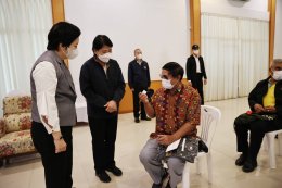 พลเอก สัณทัศน์ นันทิภาคย์หิรัญ ผู้อำนวยการองค์การสงเคราะห์ทหารผ่านศึก และคุณพัณณชิตา นันทิภาคย์หิรัญ นายกสมาคมแม่บ้านองค์การสงเคราะห์ทหารผ่านศึก เป็นประธานในพิธีมอบกายอุปกรณ์เสริมและเทียมแก่ทหารผ่านศึกพิการ ณ สำนักงานสงเคราะห์ทหารผ่านศึก เขตสงขลา