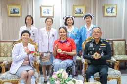 คุณแวว  สายสุนีย์  จ๊ะนะ  นักกีฬาฟันดาบหญิงพิการเหรียญทอง ของประเทศไทย ได้กรุณาเข้าเยี่ยมทหารผ่านศึก