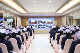 ร.ต.หญิง ธิดานุช เพียรชูชัย ร.น.รองผู้อำนวยการโรงพยาบาลทหารผ่านศึก (ฝ่ายการพยาบาล) ให้การต้อนรับคณะอาจารย์ และนิสิต ในพิธีปฐมนิเทศนิสิตคณะพยาบาลศาสตร์ วัชรพล มหาวิทยาลัยเวสเทิร์น วิทยาเขตวัชรพล