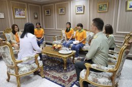  แพทย์หญิงเอินฟ้า ณ นคร รองผู้อำนวยการโรงพยาบาลทหารผ่านศึก (ฝ่ายบริหาร) เป็นผู้รับมอบเงินบริจาค จำนวน 1,000,000.-บาท จาก วาย.วี.พี.กรุ๊ป ผู้นำเข้าผลิต และจำหน่ายปุ๋ยเคมี โดย บริษัท วาย.วี.พี.อินเตอร์เทรด จำกัด