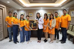  แพทย์หญิงเอินฟ้า ณ นคร รองผู้อำนวยการโรงพยาบาลทหารผ่านศึก (ฝ่ายบริหาร) เป็นผู้รับมอบเงินบริจาค จำนวน 1,000,000.-บาท จาก วาย.วี.พี.กรุ๊ป ผู้นำเข้าผลิต และจำหน่ายปุ๋ยเคมี โดย บริษัท วาย.วี.พี.อินเตอร์เทรด จำกัด