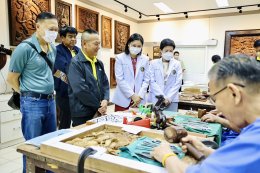 วันที่ 25 มิ.ย. 67 พล.อ.ชัยชนะ นาคเกิด ประธานนักเรียนนายร้อยพระจุลจอมเกล้า รุ่นที่ 30 (จปร.30) และคณะ เข้าเยี่ยมบำรุงขวัญ ผู้ป่วยทหารผ่านศึก ที่พักรักษาตัว ณ รพ.ผศ.