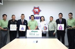 พลเอก เดชนิธิศ เหลืองงามขำ ผู้อำนวยการองค์การสงเคราะห์ทหารผ่านศึก ให้การต้อนรับ คุณปิยะ ซอโสตถิกุล กรรมการบริหาร จาก บริษัท นันยางมาร์เก็ตติ้ง จำกัด มอบเงิน จำนวน 1,000,000 บาท ให้กับโรงพยาบาลทหารผ่านศึก 