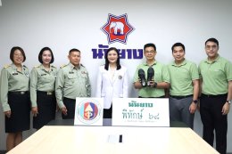 พลเอก เดชนิธิศ เหลืองงามขำ ผู้อำนวยการองค์การสงเคราะห์ทหารผ่านศึก ให้การต้อนรับ คุณปิยะ ซอโสตถิกุล กรรมการบริหาร จาก บริษัท นันยางมาร์เก็ตติ้ง จำกัด มอบเงิน จำนวน 1,000,000 บาท ให้กับโรงพยาบาลทหารผ่านศึก 