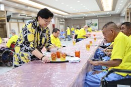 เนื่องในวโรกาสวันเฉลิมพระเกียรติพระบาทสมเด็จพระเจ้าอยู่หัว พระชนมายุ 72 พรรษา ณ  ห้องประชุม รพ.ผศ. อาคาร 2 ชั้นที่ 2