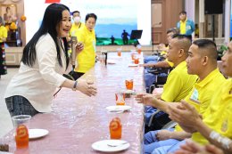 เนื่องในวโรกาสวันเฉลิมพระเกียรติพระบาทสมเด็จพระเจ้าอยู่หัว พระชนมายุ 72 พรรษา ณ  ห้องประชุม รพ.ผศ. อาคาร 2 ชั้นที่ 2