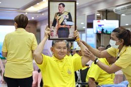 เนื่องในวโรกาสวันเฉลิมพระเกียรติพระบาทสมเด็จพระเจ้าอยู่หัว พระชนมายุ 72 พรรษา ณ  ห้องประชุม รพ.ผศ. อาคาร 2 ชั้นที่ 2