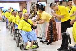 เนื่องในวโรกาสวันเฉลิมพระเกียรติพระบาทสมเด็จพระเจ้าอยู่หัว พระชนมายุ 72 พรรษา ณ  ห้องประชุม รพ.ผศ. อาคาร 2 ชั้นที่ 2