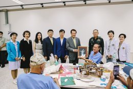 พลเอกเดชนิธิศ  เหลืองงามขำ ผู้อำนวยการ องค์การสงเคราะห์ทหารผ่านศึก พร้อมด้วยแพทย์หญิงจิตติมา ปรีชา ผู้อำนวยการโรงพยาบาลทหารผ่านศึก ให้การต้อนรับ ครอบครัวเศวตสมภพ และคณะ
