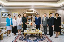 พลเอกเดชนิธิศ  เหลืองงามขำ ผู้อำนวยการ องค์การสงเคราะห์ทหารผ่านศึก พร้อมด้วยแพทย์หญิงจิตติมา ปรีชา ผู้อำนวยการโรงพยาบาลทหารผ่านศึก ให้การต้อนรับ ครอบครัวเศวตสมภพ และคณะ
