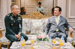 พลเอกเดชนิธิศ  เหลืองงามขำ ผู้อำนวยการ องค์การสงเคราะห์ทหารผ่านศึก พร้อมด้วยแพทย์หญิงจิตติมา ปรีชา ผู้อำนวยการโรงพยาบาลทหารผ่านศึก ให้การต้อนรับ ครอบครัวเศวตสมภพ และคณะ