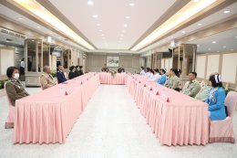 พลเอก ไพบูลย์  วรวรรณปรีชา รอง เสธ.ทหาร (2) พร้อมด้วยคณะผู้แทนจากสำนักงานปลัดกระทรวงกลาโหม กองบัญชาการกองทัพไทย กองทัพบก กองทัพเรือ กองทัพอากาศ และสำนักงานตำรวจแห่งชาติ