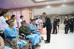 พลเอก ไพบูลย์  วรวรรณปรีชา รอง เสธ.ทหาร (2) พร้อมด้วยคณะผู้แทนจากสำนักงานปลัดกระทรวงกลาโหม กองบัญชาการกองทัพไทย กองทัพบก กองทัพเรือ กองทัพอากาศ และสำนักงานตำรวจแห่งชาติ