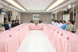 พลเอก ไพบูลย์  วรวรรณปรีชา รอง เสธ.ทหาร (2) พร้อมด้วยคณะผู้แทนจากสำนักงานปลัดกระทรวงกลาโหม กองบัญชาการกองทัพไทย กองทัพบก กองทัพเรือ กองทัพอากาศ และสำนักงานตำรวจแห่งชาติ