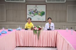 คุณอรทัย  ฐานะจาโร  ประธานสมาคมแม่บ้านทหารบก สาขากรมยุทธศึกษาทหารบก พร้อมคณะ ในโอกาสที่ได้กรุณาเข้าเยี่ยมเยียนและมอบสิ่งของบำรุงขวัญผู้ป่วยทหารผ่านศึก