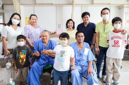 คุณชลิดา ลอยชื่น ได้กรุณาเข้าเยี่ยมบำรุงขวัญผู้ป่วยทหารผ่านศึกที่พักรักษาตัว ณ โรงพยาบาลทหารผ่านศึก