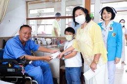 คุณชลิดา ลอยชื่น ได้กรุณาเข้าเยี่ยมบำรุงขวัญผู้ป่วยทหารผ่านศึกที่พักรักษาตัว ณ โรงพยาบาลทหารผ่านศึก