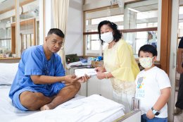 คุณชลิดา ลอยชื่น ได้กรุณาเข้าเยี่ยมบำรุงขวัญผู้ป่วยทหารผ่านศึกที่พักรักษาตัว ณ โรงพยาบาลทหารผ่านศึก