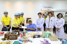 คุณอรทัย  ฐานะจาโร  ประธานสมาคมแม่บ้านทหารบก สาขากรมยุทธศึกษาทหารบก พร้อมคณะ ในโอกาสที่ได้กรุณาเข้าเยี่ยมเยียนและมอบสิ่งของบำรุงขวัญผู้ป่วยทหารผ่านศึก