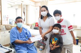 คุณชลิดา ลอยชื่น ได้กรุณาเข้าเยี่ยมบำรุงขวัญผู้ป่วยทหารผ่านศึกที่พักรักษาตัว ณ โรงพยาบาลทหารผ่านศึก