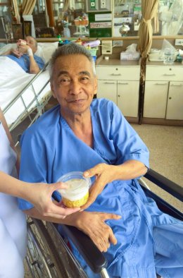 คุณบุปผา ตั้งปัญจพร พร้อมครอบครัว มอบเต้าส่วนให้กับทหารผ่านศึก