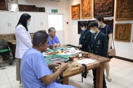 คณะผู้ปกครองและนักเรียนจากโรงเรียน Regents International School Pattaya ร่วมบริจาคเงินให้แก่โรงพยาบาลทหารผ่านศึก