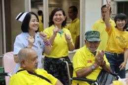 คุณสุชาติ ชวางกูร พร้อมด้วยศิลปิน นักแสดง "กลุ่มสร้างพลเมืองคุณภาพ" จัดกิจกรรมบำรุงขวัญ เลี้ยงอาหารเย็น และแสดงดนตรี แก่ผู้ป่วยทหารผ่านศึก